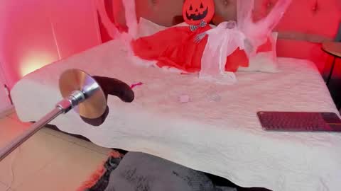 KAROL  online show from 10-18-25, 03:31