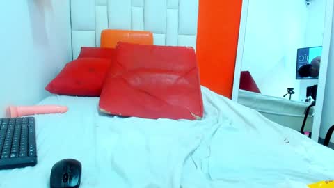 Karolina online show from 02-06-25, 05:51