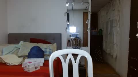 Snapshot of karolhot_x chatting on 12-23-24, 04:33 karol online show from 12-23-24, 04:33