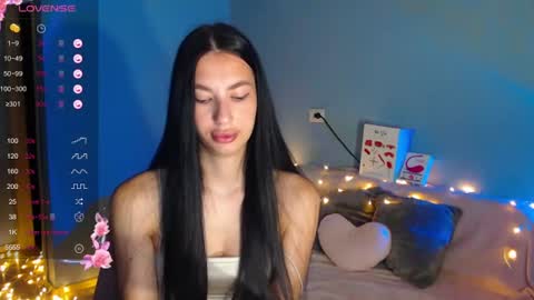 Snapshot of karolina_hottie_ chatting on 07-11-26, 01:52 Kira online show from 07-11-26, 01:52