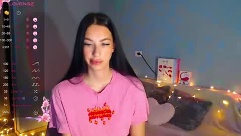 Snapshot of karolina_hottie_ chatting on 07-14-26, 01:52 Kira online show from 07-14-26, 01:52