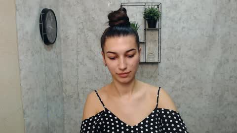 Karolina online show from 01-14-25, 01:28