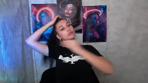 Karolina online show from 10-14-25, 04:57