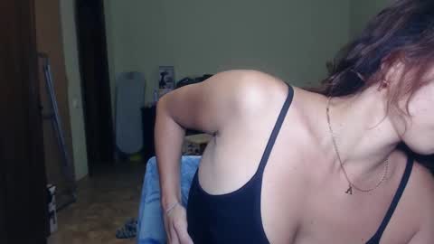 Snapshot of karolinasweet chatting on 12-03-24, 07:32 Mila online show from 12-03-24, 07:32