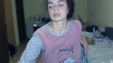 Snapshot of karolinasweet chatting on 12-12-24, 07:48 Mila online show from 12-12-24, 07:48