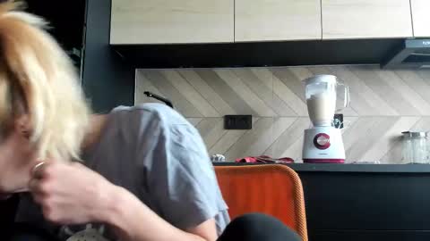 karoline121 online show from 10-04-25, 08:56