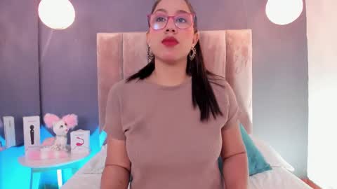 Snapshot of karoline21_ chatting on 09-16-25, 12:17 Karoline online show from 09-16-25, 12:17