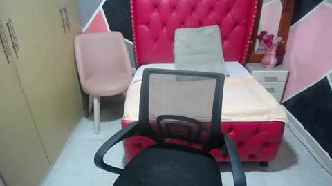 karoline_lov2 online show from 02-03-25, 07:42