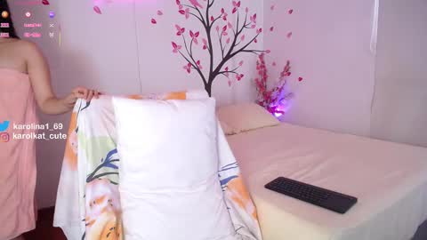 Snapshot of karolkat_1 chatting on 09-21-25, 02:08 Karolina 3 online show from 09-21-25, 02:08