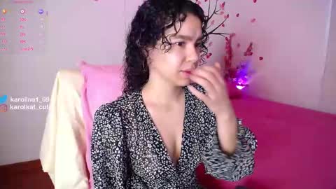 Snapshot of karolkat_1 chatting on 10-27-25, 01:37 Karolina 3 online show from 10-27-25, 01:37