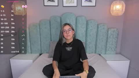 Karol Santos online show from 12-15-24, 08:08