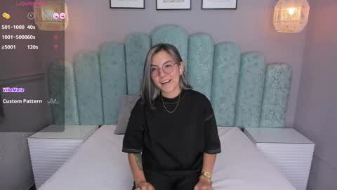 Karol Santos online show from 12-17-24, 04:23