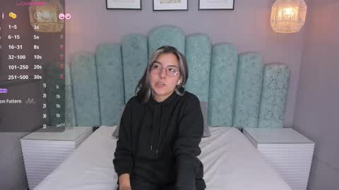 Karol Santos online show from 12-19-24, 12:34