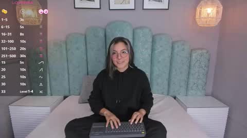 Karol Santos online show from 12-24-24, 04:44
