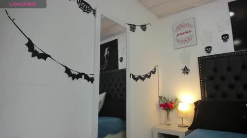 Snapshot of karolperes chatting on 10-17-25, 07:16 Karol online show from 10-17-25, 07:16