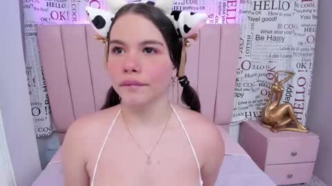 Snapshot of karoly_ocampo chatting on 02-17-25, 11:20 karoly online show from 02-17-25, 11:20