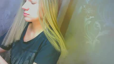 Caroline Fox online show from 09-19-25, 08:49