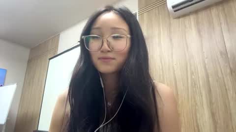 Mia online show from 07-04-26, 12:11