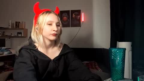 Emma online show from 09-09-25, 02:38