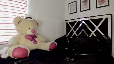 Kasie lopez online show from 09-26-25, 07:18