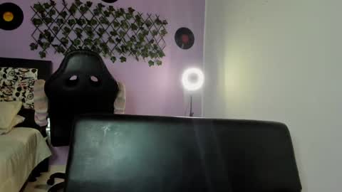 kassandra james online show from 12-04-24, 01:25