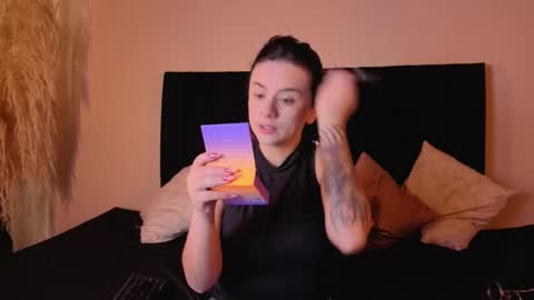 kassandra james online show from 12-19-25, 01:18