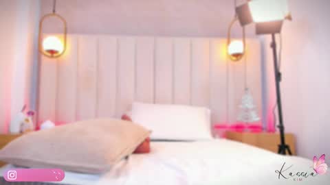 Snapshot of kassia_kim chatting on 01-08-26, 04:04 Kassia online show from 01-08-26, 04:04