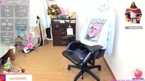 Kat       online show from 12-20-24, 10:32