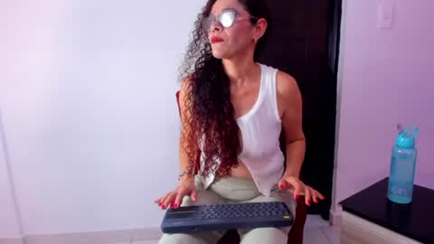 Snapshot of kataleya_saenz1 chatting on 06-16-26, 01:58 kataleya online show from 06-16-26, 01:58