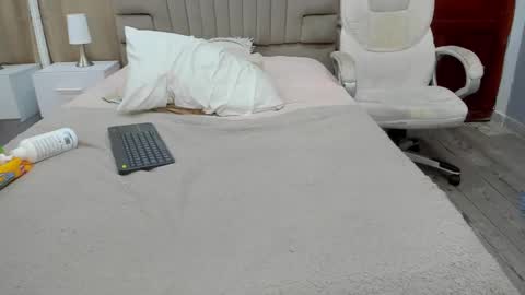 kataleya_zuluaga online show from 02-24-25, 08:17