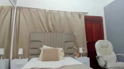 kataleya_zuluaga online show from 03-05-25, 06:23