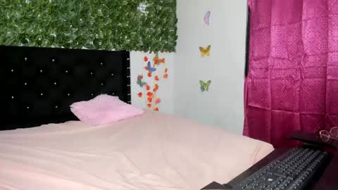 katalina_hot45 online show from 03-05-25, 10:21