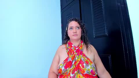 Snapshot of katalina_rivera chatting on 06-25-26, 12:54 katalina_rivera online show from 06-25-26, 12:54