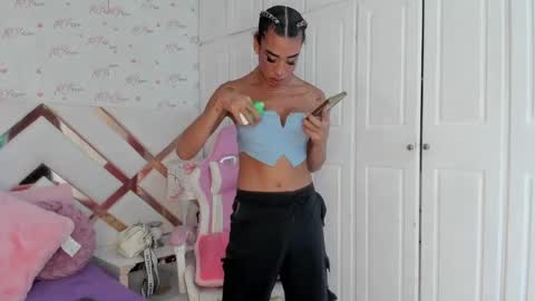 Kata Millants online show from 01-22-25, 04:13