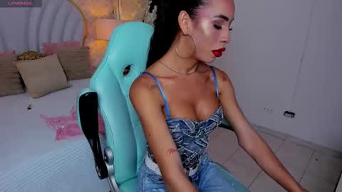 Kata Millants online show from 10-24-25, 11:34