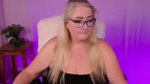 Kat D Sinclair online show from 11-18-25, 04:55