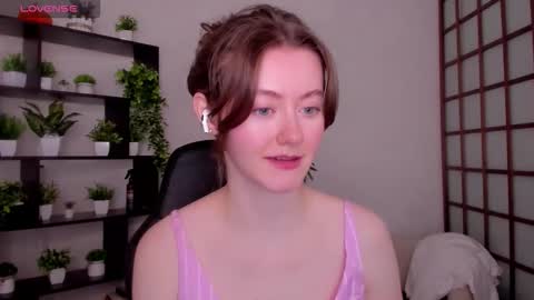 Snapshot of kate_cuddle chatting on 02-11-26, 02:49 Kate online show from 02-11-26, 02:49