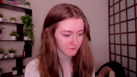 Snapshot of kate_cuddle chatting on 03-12-26, 02:39 Kate online show from 03-12-26, 02:39