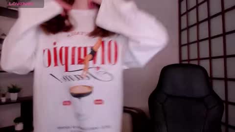 Snapshot of kate_cuddle chatting on 03-18-26, 02:47 Kate online show from 03-18-26, 02:47