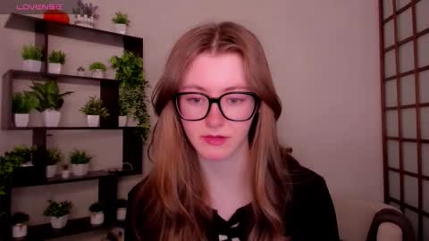 Snapshot of kate_cuddle chatting on 03-24-26, 02:38 Kate online show from 03-24-26, 02:38