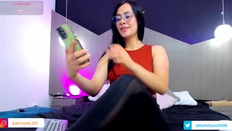 Snapshot of kate_evans1 chatting on 02-23-26, 01:08 Kate Evans online show from 02-23-26, 01:08