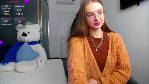 Snapshot of kate_jonson chatting on 12-04-24, 08:01 .Be kind and gentle with me and I will do my best for you. online show from 12-04-24, 08:01