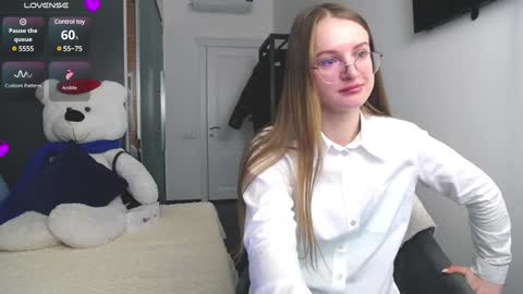 Snapshot of kate_jonson chatting on 12-07-24, 08:00 .Be kind and gentle with me and I will do my best for you. online show from 12-07-24, 08:00