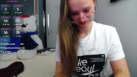 Snapshot of kate_jonson chatting on 12-13-24, 11:23 .Be kind and gentle with me and I will do my best for you. online show from 12-13-24, 11:23