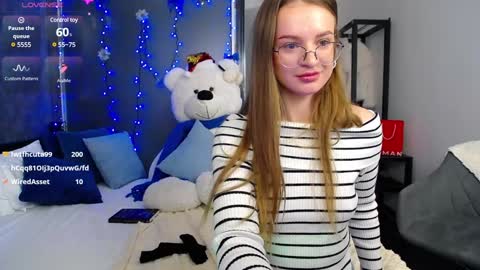 Snapshot of kate_jonson chatting on 12-22-24, 11:44 .Be kind and gentle with me and I will do my best for you. online show from 12-22-24, 11:44