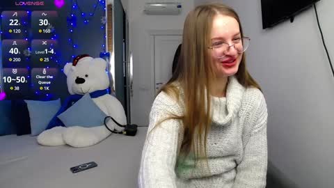 Snapshot of kate_jonson chatting on 01-05-25, 08:00 .Be kind and gentle with me and I will do my best for you. online show from 01-05-25, 08:00