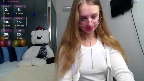 Snapshot of kate_jonson chatting on 02-13-25, 02:09 .Be kind and gentle with me and I will do my best for you. online show from 02-13-25, 02:09
