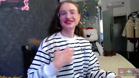 Snapshot of kate_jonson chatting on 10-06-25, 11:29 .Be kind and gentle with me and I will do my best for you. online show from 10-06-25, 11:29