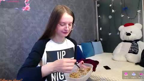 Snapshot of kate_jonson chatting on 10-22-25, 06:35 .Be kind and gentle with me and I will do my best for you. online show from 10-22-25, 06:35