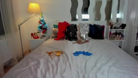 kate_redgar online show from 12-17-24, 03:39